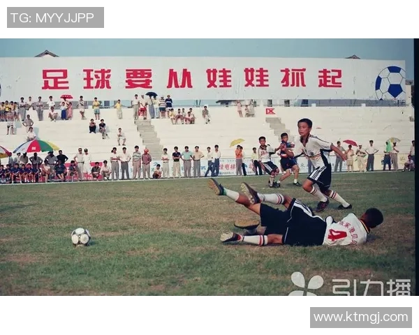 足球明星黄定欢的传奇人生与辉煌成就揭秘